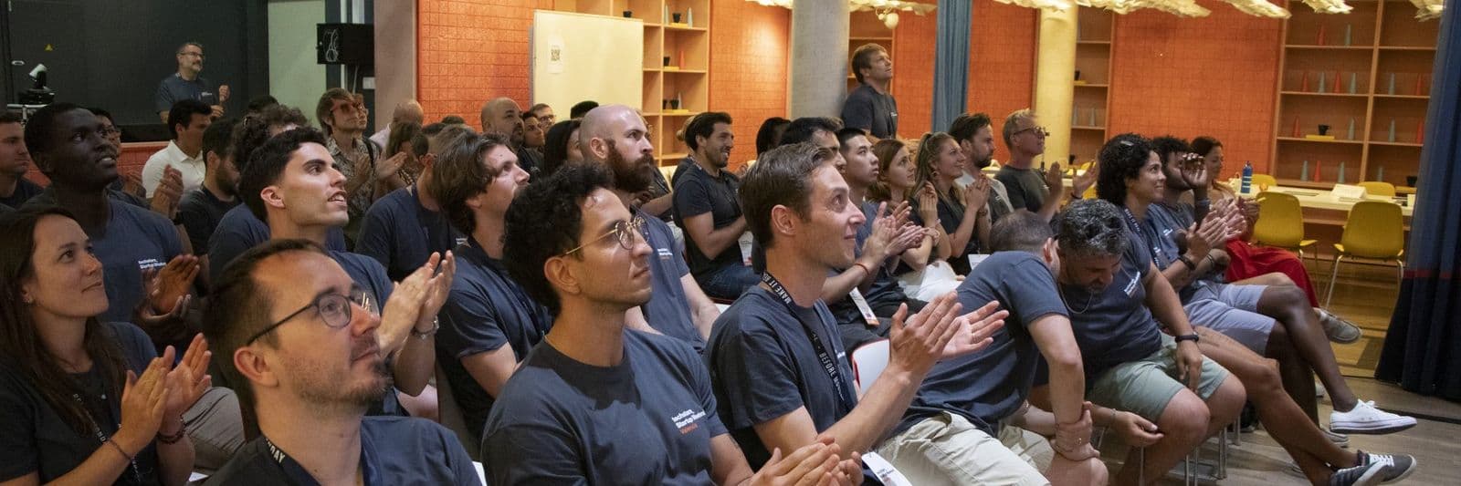 A full room gathers together during the June 2026 edition, the weekend as a shared effort.